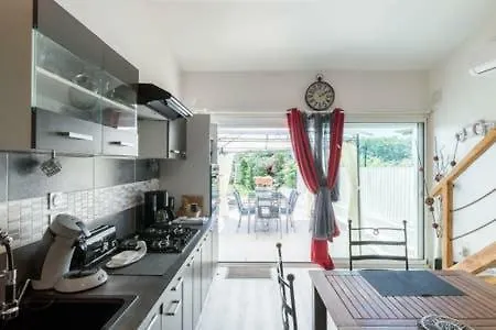 Holiday home Petit Coin De Charme Seyresse